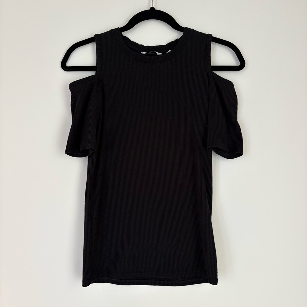 Reitman’s cold shoulder black top size XS